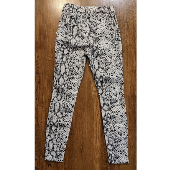 Good American Skinny Jeans - Picture 3 of 12